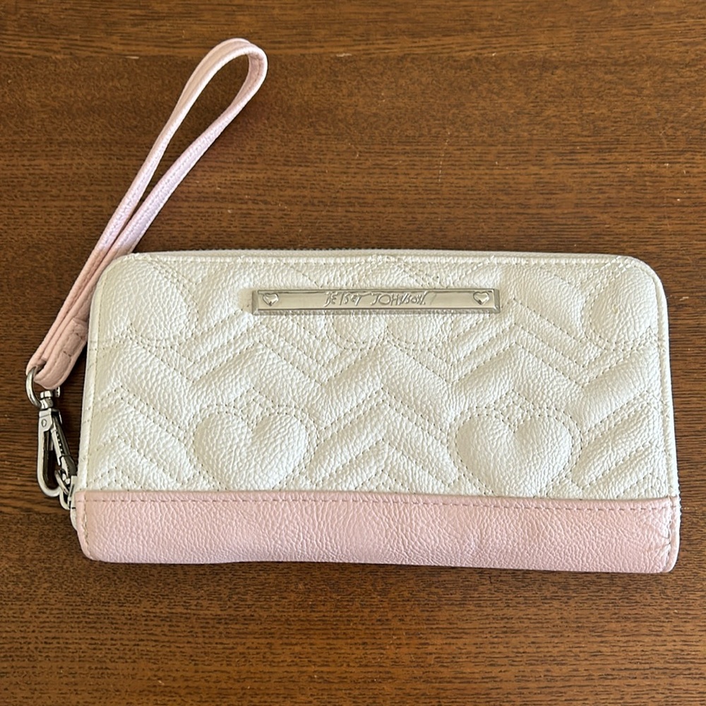 EUC Betsey Johnson Wristlet/Wallet